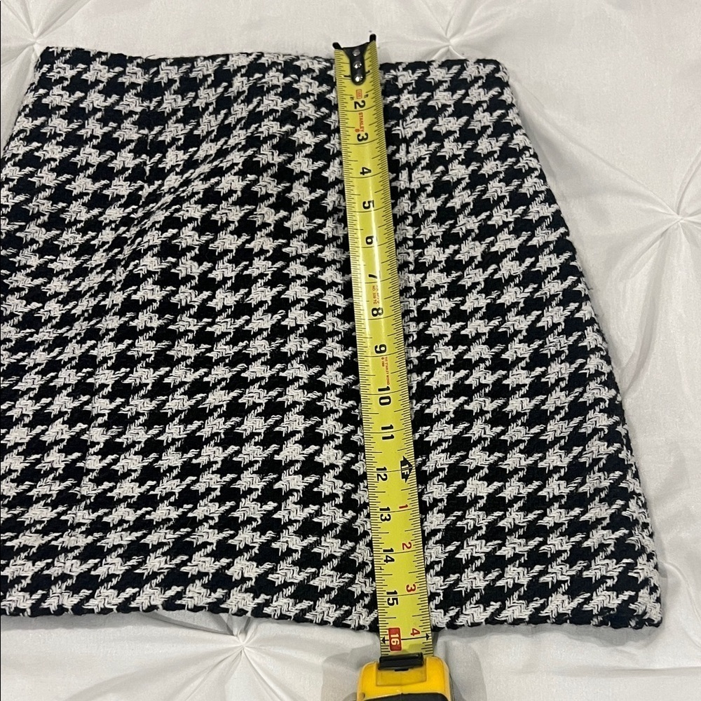 NWOT FAVORITE DAUGHTER Classic Houndstooth Black and White Skirt - Picture 5 of 6